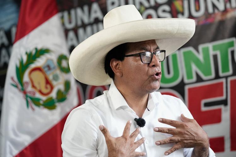 Atrás na apuração por 2.000 votos, Roberto Sánchez propõe recontagem 'de todas as atas que a legislação permita' no Peru
