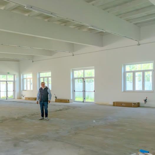 Le prime foto sono solo per darvi un'idea della grandezza del nuovo refettorio: un'ampia sala dotata di mensa e servizi...
