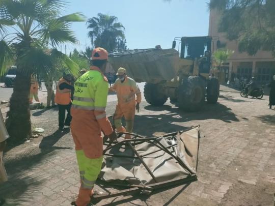 حملة واسعة لتحرير الملك العمومي بإزيكي وحجز 20 عربة + صور