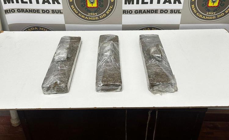 Jovem é preso com tijolos de maconha no bairro Industrial