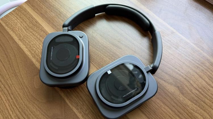 black nothing headphone (1) on desk