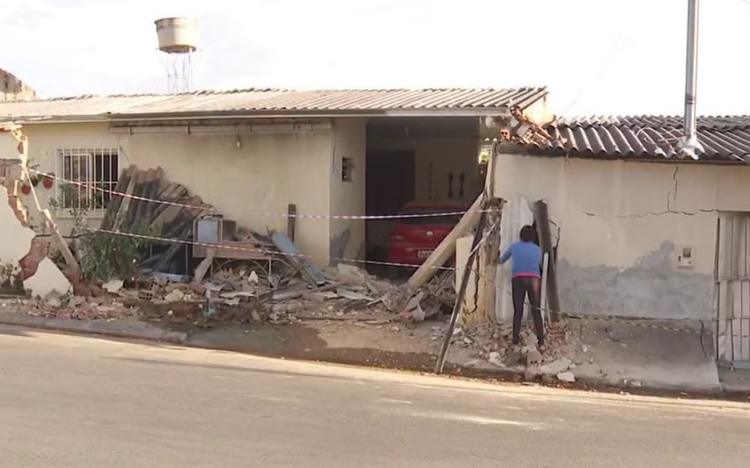 Moradora&nbsp;de casa atingida por caminhão&nbsp;do cantor Amado Batista relembra&nbsp;acidente: ‘Foi horrível’
