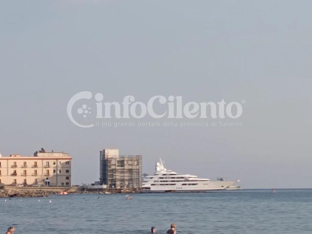 Un gigante del lusso nel Cilento: il Boardwalk dell’ambasciatore USA Tilman Fertitta incanta Acciaroli