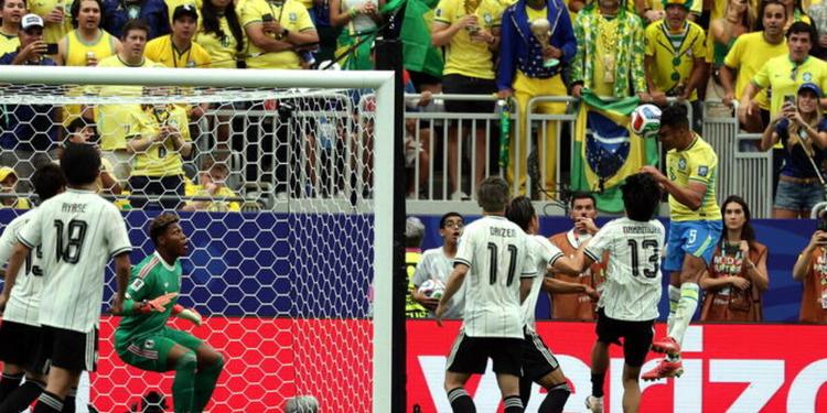 Il Brasile di Ancelotti vola agli ottavi del Mondiale. Martinelli all'ultimo respiro piega il Giappone