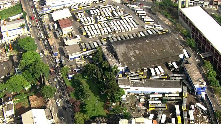 Falso médico forjava exames para motoristas de ônibus de empresa suspeita de lavar dinheiro do PCC, diz polícia