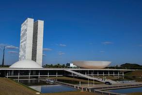 Governo prioriza 'taxa das blusinhas', combustíveis e projeto contra misoginia no retorno do Congresso