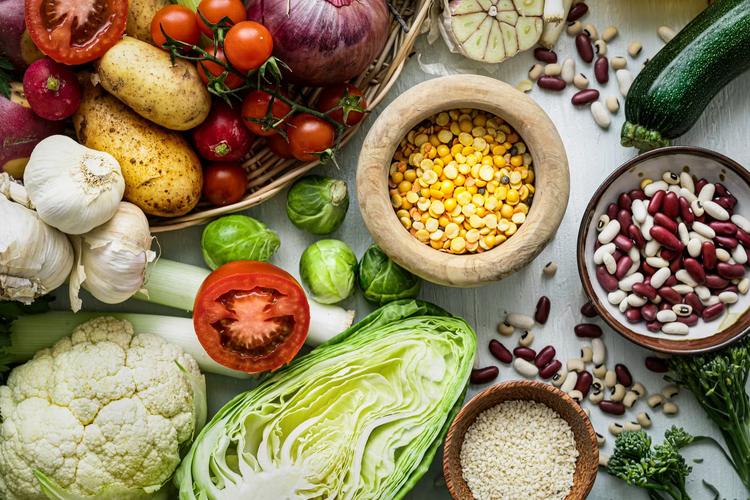 O que dietas vegetarianas e veganas podem ou não nos dizer sobre transtornos alimentares