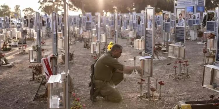 Israele ricorda il 7 ottobre, il fallimento al centro delle elezioni. Mattarella: "Impegno contro l'antisemitismo. A Gaza devastazione intollerabile"