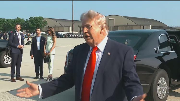 Empresas de Trump têm receita bilionária em 2025 e reacendem debate sobre conflito com decisões de governo