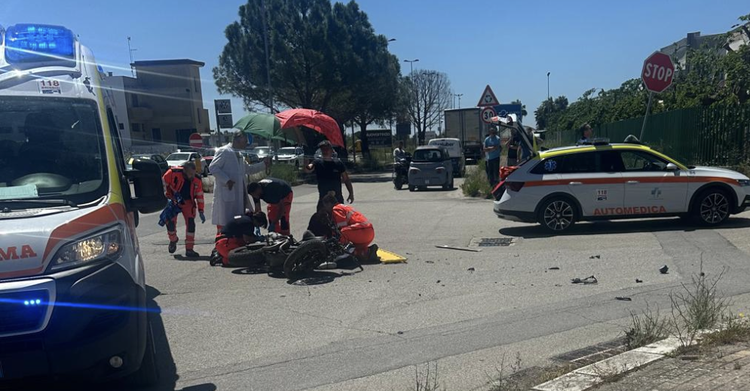 Francavilla Fontana, moto contro furgone in Zona Pip: centauro grave in ospedale