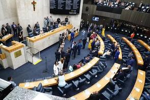 Justiça dá cinco dias para Câmara de SP explicar fim da CPI da Habitação Social