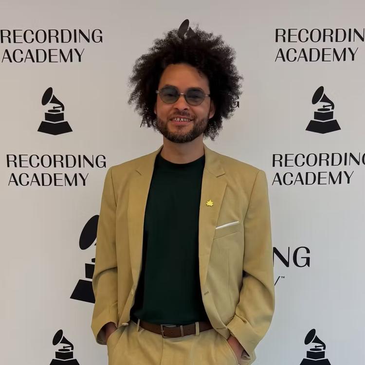 Músico vencedor do Grammy Latino é detido pelo ICE no aeroporto de Miami