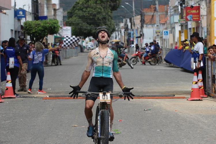 Bicampeão brasileiro de maratona, Nicolas Machado disputa o Pan-Americano de Mountain Bike