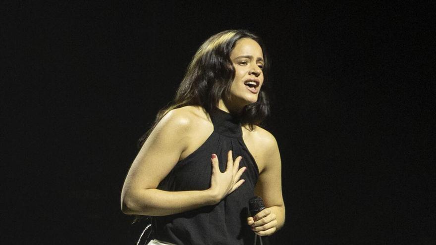 Rosalía juega en otra liga: arrasa y se corona como la artista del año en los Goya de la música