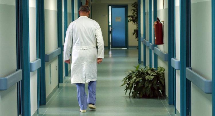 Pochi medici e infermieri (ma un primario ogni 5 letti)