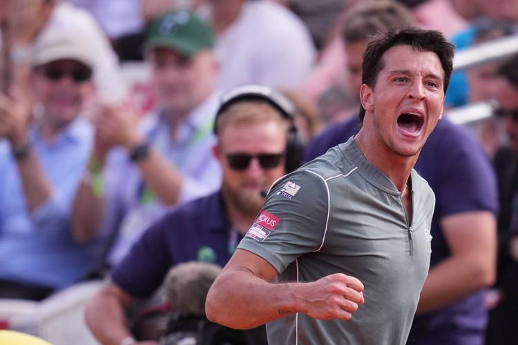 Infinito Darderi: rimonta e sconfigge Zverev salvando 4 match point. Primo quarto di finale in un Masters 1000