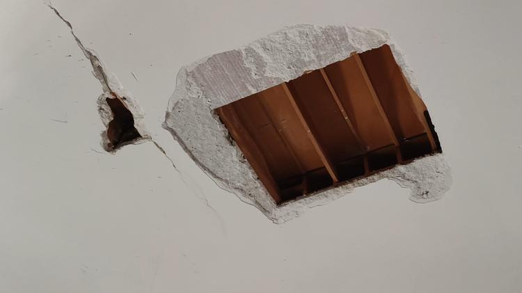 Tuturano, caduta calcinacci e umidità in case comunali