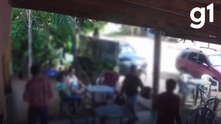 Mulher é investigada por matar homem com golpes de capacete em bar em MT