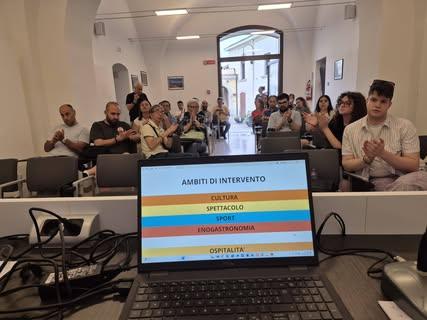 Al via il 𝐓𝐚𝐯𝐨𝐥𝐨 𝐝𝐢 𝐂𝐨𝐩𝐫𝐨𝐠𝐞𝐭𝐭𝐚𝐳𝐢𝐨𝐧𝐞 𝐩𝐞𝐫 𝐢𝐥 𝐓𝐮𝐫𝐢𝐬𝐦𝐨 𝐞 𝐥𝐨 𝐒𝐯𝐢𝐥𝐮𝐩𝐩𝐨 𝐝𝐞𝐥 𝐓...