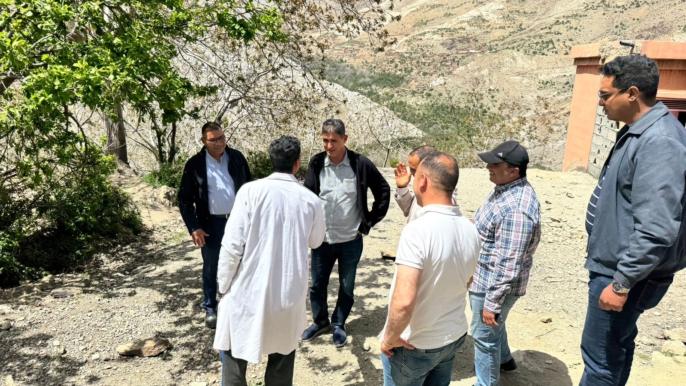 عامل إقليم شيشاوة يتفقد مشاريع تأهيل مؤسسات تعليمية وبنيات طرقية بعدد من الجماعات القروية