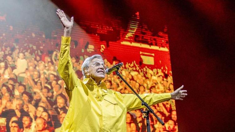 La vida es más bonita si la canta Caetano Veloso: Madrid celebra al genio que aún planta cara al tiempo