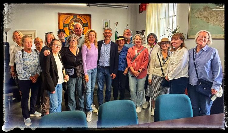 Un gruppo di cittadini americani, in vacanza a Cefalù per l'apprendimento dell'italiano nell'ambito del progetto "Living...