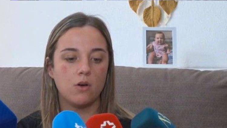La madre de la bebé de 16 meses fallecida sospecha de que su pareja la quemó «por celos»