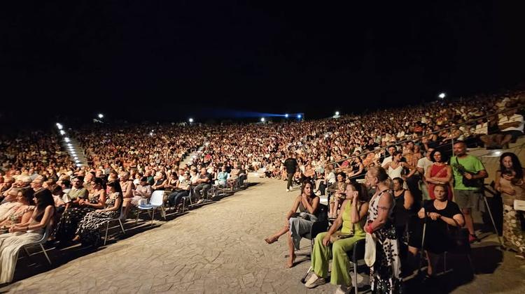 📌 24 Agosto 2026 Altra data da ricordare per la nostra città.  Ieri sera l’Arena Epizefiri ha accolto il grande spettac...