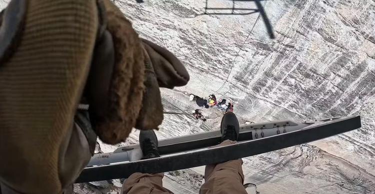VÍDEO: Alpinista ferido é resgatado por helicóptero em paredão de mais de 200 metros na Califórnia