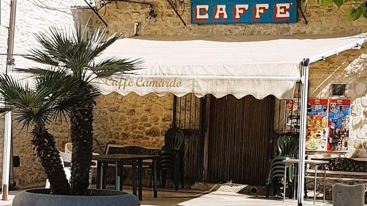 Pietramontecorvino, scrittori e artisti si mobilitano dopo la chiusura del bar storico