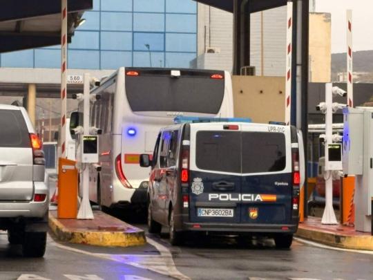 1200 مغربي يختارون العودة طوعا إلى المغرب بعد تفكيك مخيم ترمبولين بسبتة المحتلة
