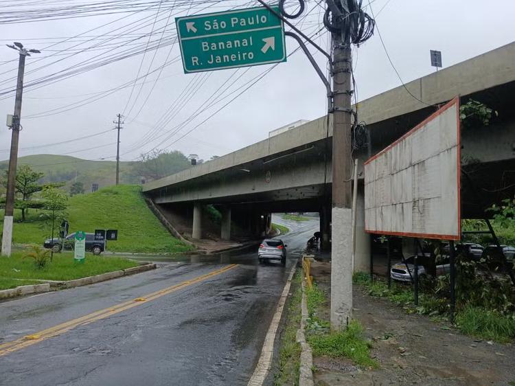 Rua sob viaduto da Cotiara terá interdição para reparos em Barra Mansa