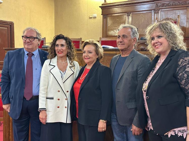 Consiglio comunale, Santi Saraò entra in aula dopo la nomina di Stefania Scolaro in Giunta
