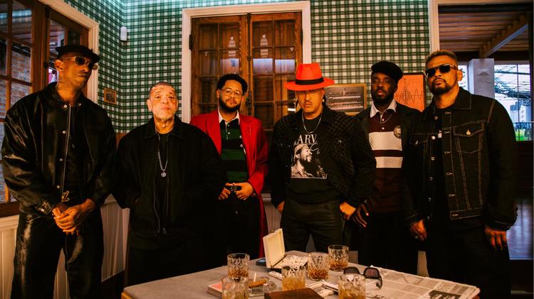 Emicida compara Racionais a Pelé, critica rappers conservadores e lamenta exposição da vida pessoal
