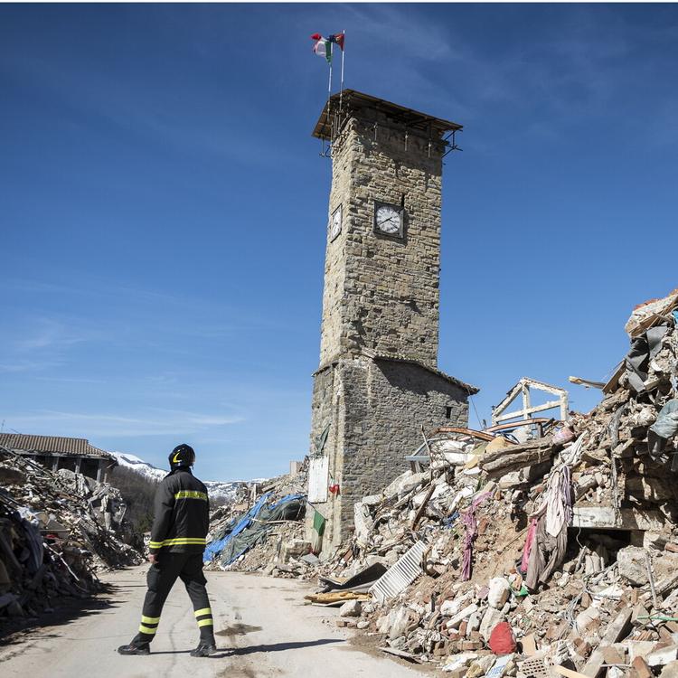 Sisma del 2016, una tragedia raccontata nel libro 'Salvare vite'