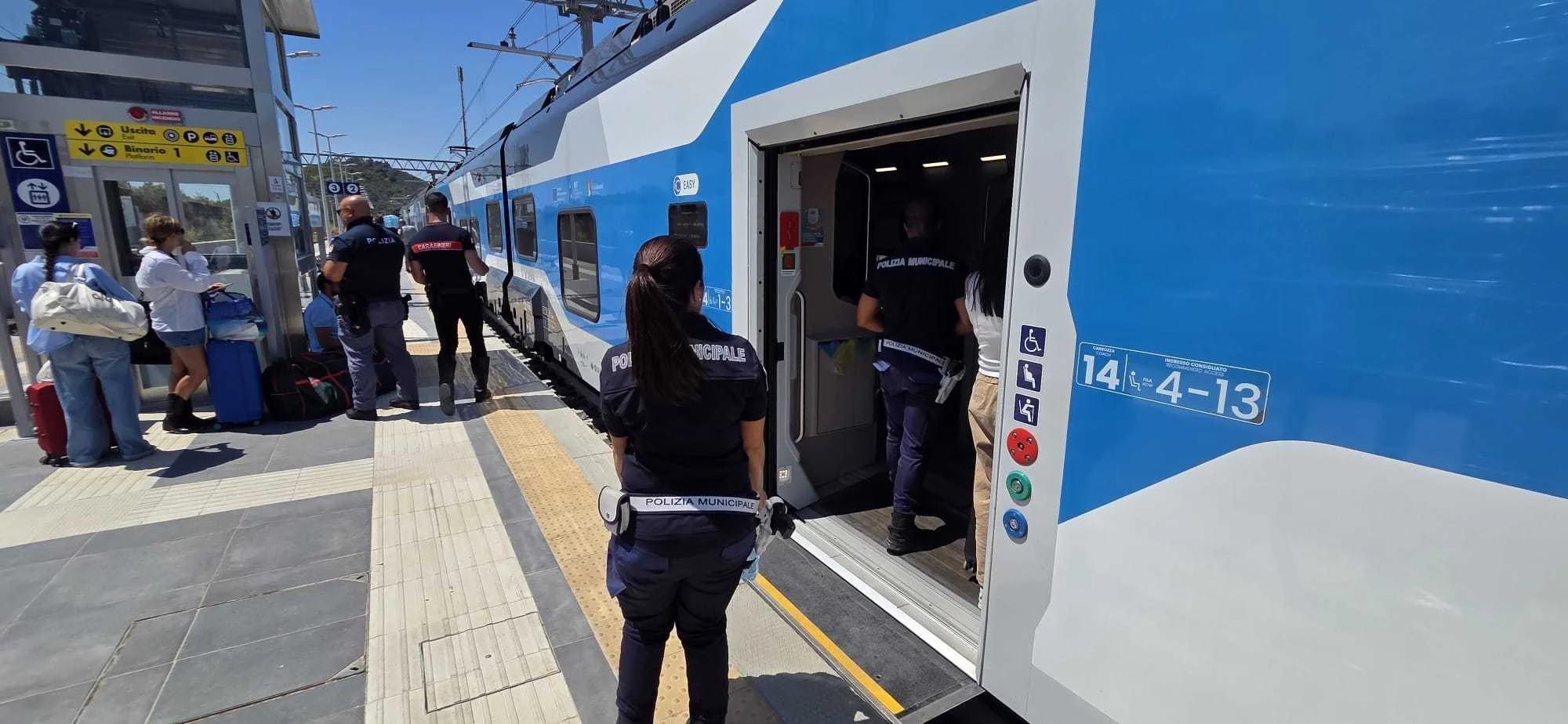 Caos Intercity a Eboli: malore per la capotreno, 300 passeggeri bloccati