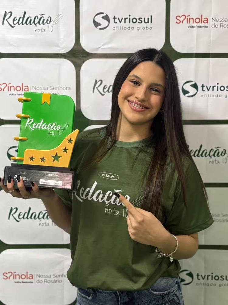 Eduarda Torres, estudante de Barra Mansa, é a vencedora da 9ª edição do Redação Nota 10