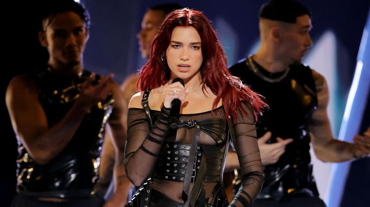 Dua Lipa processa a Samsung por R$ 73 milhões por uso não autorizado de imagem em caixas de TVs