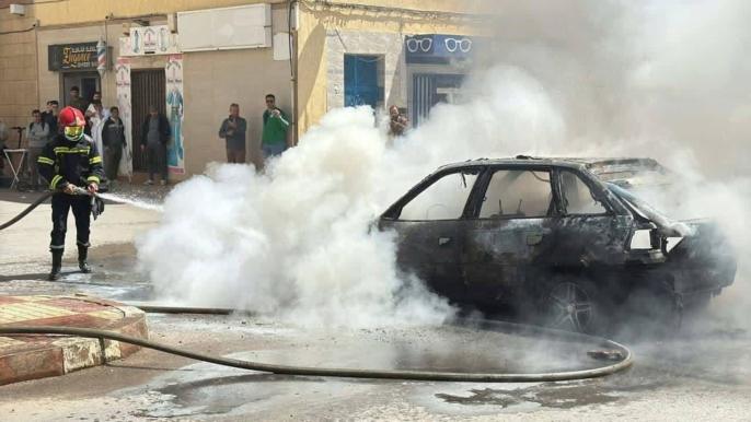 حريق مفاجئ بسيارة قرب فندق ميركور يستنفر السلطات بمدينة الناظور