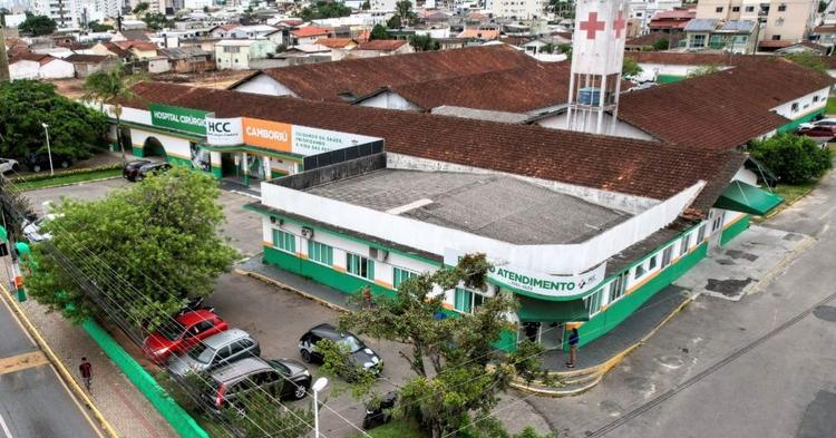 “Eu quero justiça pelo meu bebezinho”, diz mãe de bebê que morreu após atendimento no Hospital de Camboriú; cinco profissionais foram afastados
