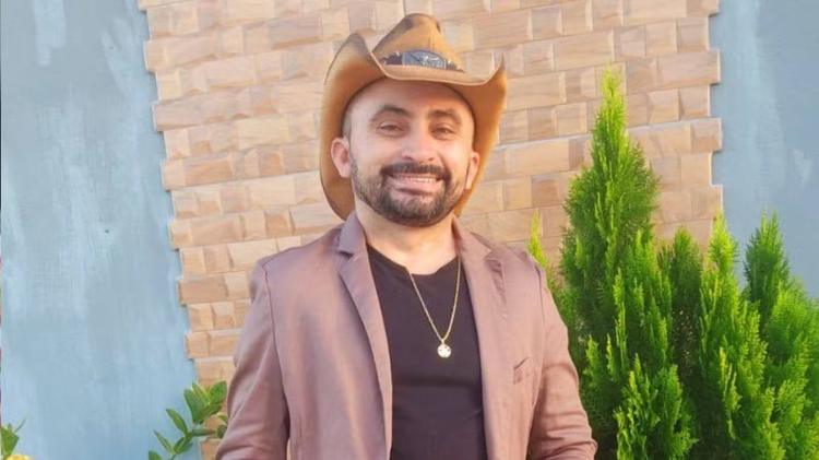 Cantor de 37 anos morre em colisão frontal entre carro e caminhão na BR-316