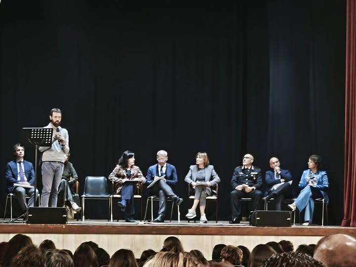 Nuove droghe per nuovi consumatori: prevenzione, cura e repressione. La scuola protagonista nella promozione del benesse...