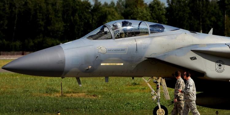Lituania, allarme drone: chiuso l’aeroporto di Vilnius, decollano i caccia Nato. Popolazione invitata a cercare i rifugi