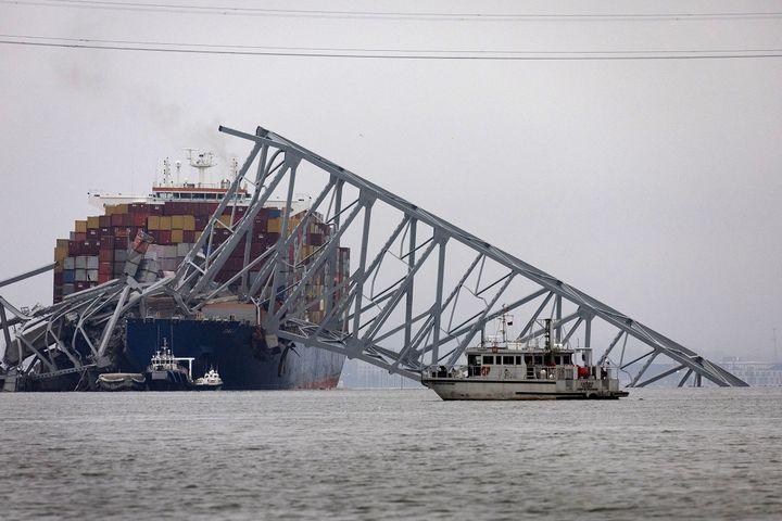Pont effondré à Baltimore : l'équipage toujours à bord du port-conteneur, 2 mois après le drame