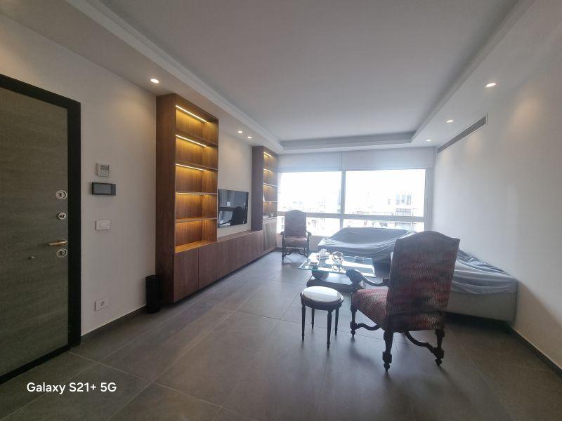 For Sale: Apartment in Achrafieh