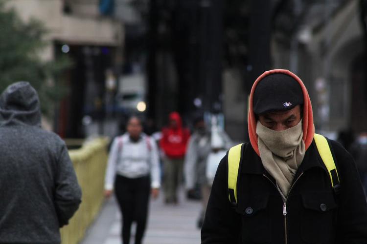 Nova frente fria chega na quinta e deve derrubar ainda mais as temperaturas no Centro-Sul; veja previsão para os próximos dias