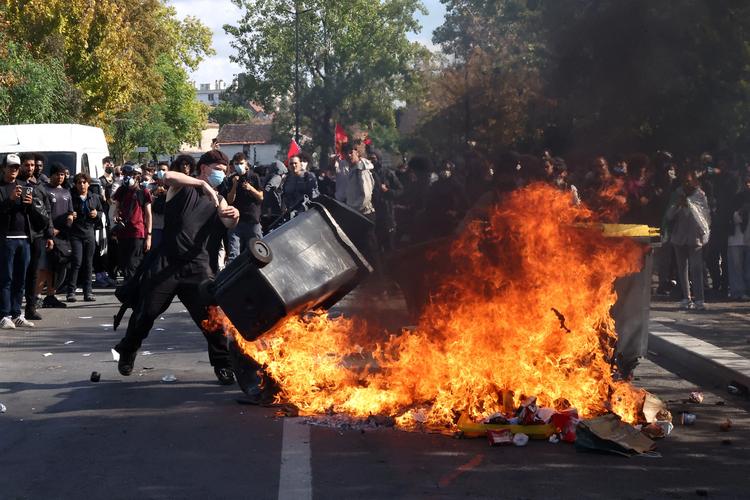 Protestos estudantis continuam e governo da França promete 3 mil professores a mais nas escolas