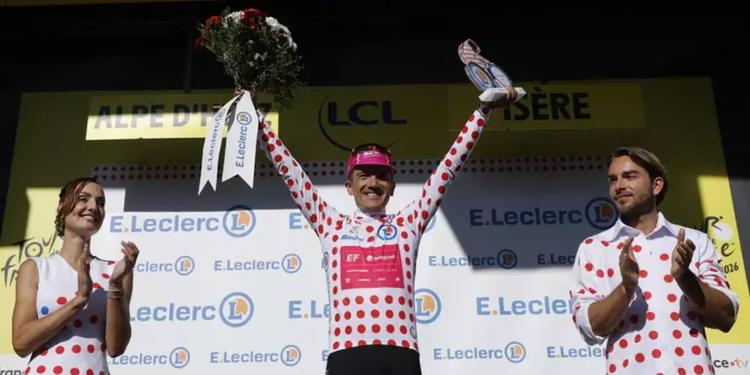 Tour de France, grande impresa di Carapaz sull'Alpe d’Huez. Pogacar blinda la sua quinta vittoria in giallo
