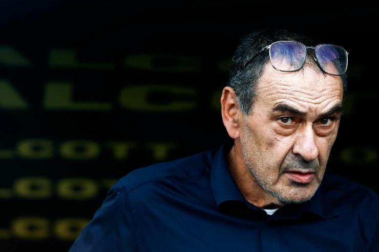 Maurizio Sarri, allenatore della Lazio, in panchina nel corso di un match di campionato