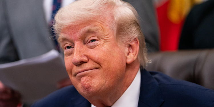 È il giorno dell'incontro. Linea dura di Trump che minaccia all’Iran: “Senza accordo vivranno problemi mai visti”